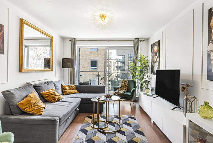 2 Bedroom Apartment To Rent In Chrisp Street, London, E14