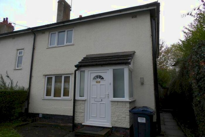 3 Bedroom Semi-Detached House To Rent In Waldrons Moor, Birmingham B14