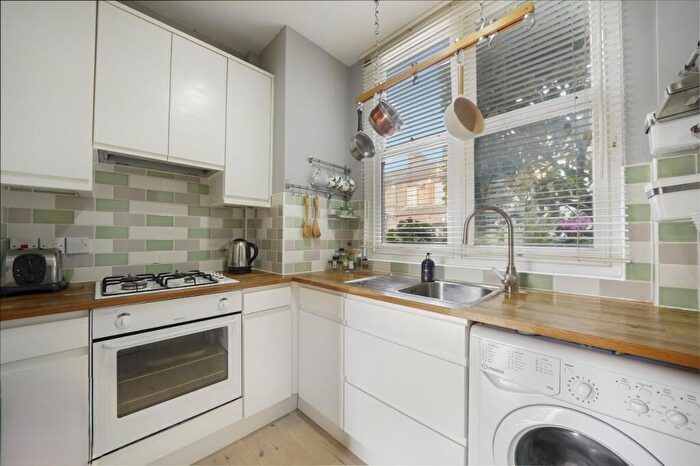 1 Bedroom Apartment For Sale In Arica Road, London, SE4