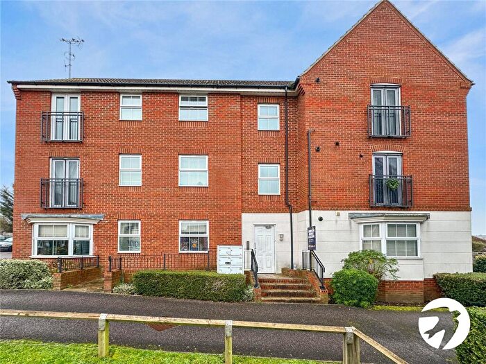 2 Bedroom Flat For Sale In Toad Hall Crescent, Chattenden, Rochester, Kent, ME3