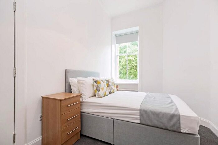 3 Bedroom Flat To Rent In West Savile Terrace, Edinburgh, EH9
