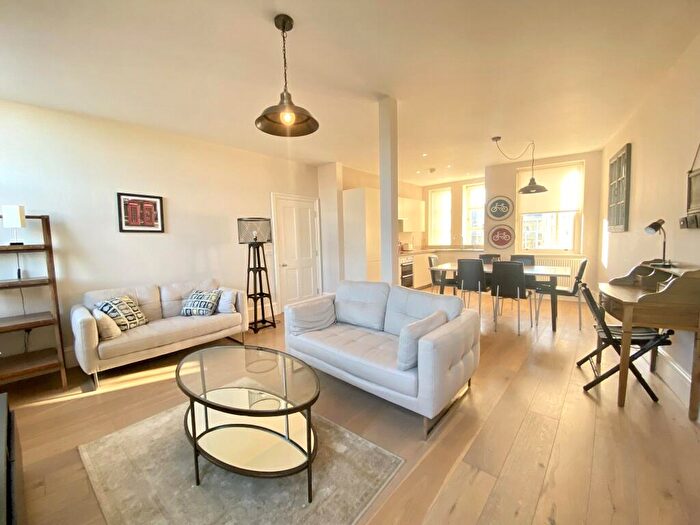 2 Bedroom Apartment For Sale In Guinea Street, Bristol, Somerset, BS1