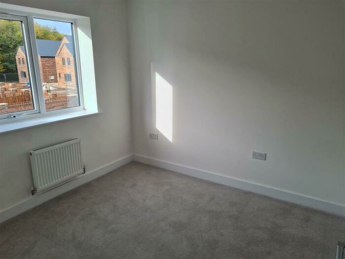 3 Bedroom House To Rent In Pond Close, Doncaster, DN4