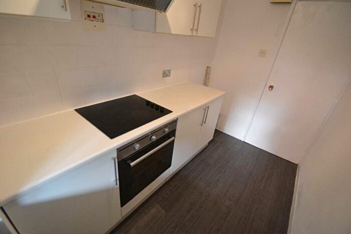 1 Bedroom Flat To Rent In Wilford Lane, Nottingham, NG2