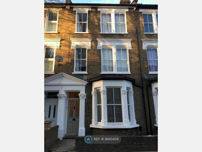 1 Bedroom Flat To Rent In Tradescant Road, London, SW8