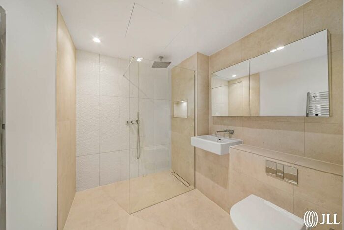 1 Bedroom Flat For Sale In Chiswick High Road, London, W4