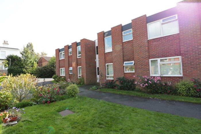 2 Bedroom Flat To Rent In Canford Court, Reading, RG30