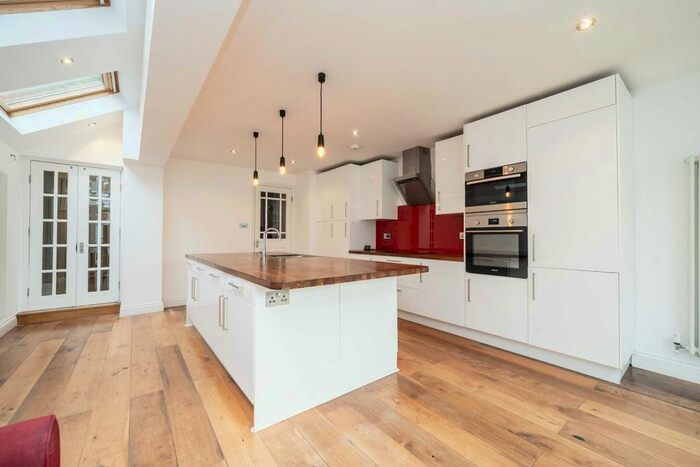 5 Bedroom Property To Rent In Seward Road, London, W7