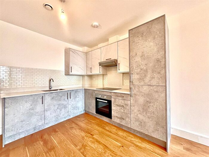 2 Bedroom Flat To Rent In Meadow House, Staines Road, Hounslow, TW4
