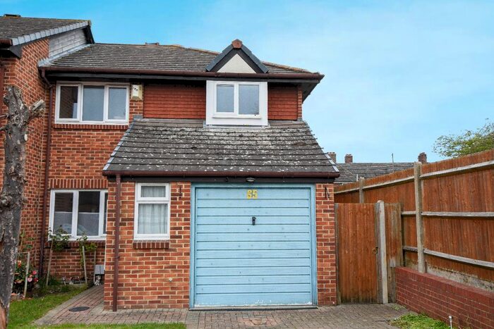 3 Bedroom Semi-Detached House To Rent In Haig Gardens, Gravesend, Kent, DA12