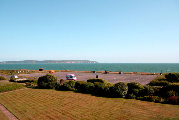 2 Bedroom Apartment For Sale In Sea Pines, Milford On Sea, SO41