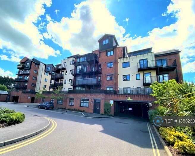3 Bedroom Flat To Rent In Tanners Wharf, Bishop's Stortford, CM23