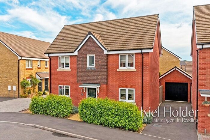 3 Bedroom Detached House For Sale In Honey Bee Street, Fairfields Development, Calcot, Reading, RG31