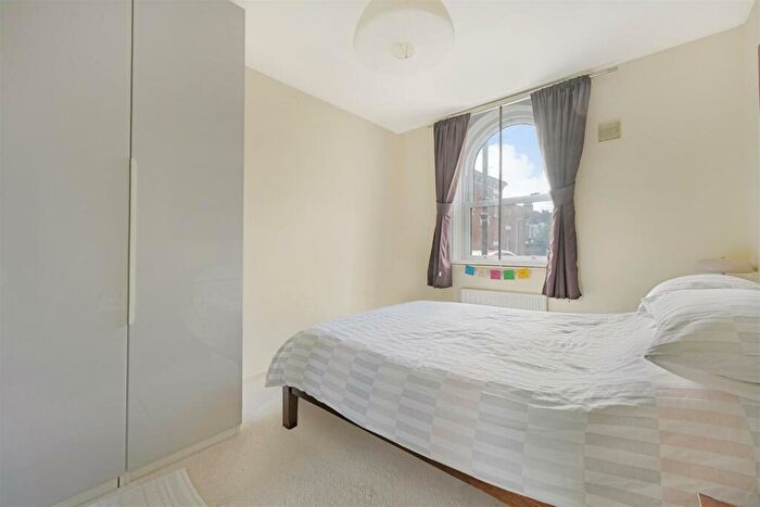 2 Bedroom Flat For Sale In Coulsden Court, Park Road, Crouch End, N8