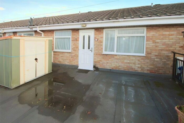 2 Bedroom Flat To Rent In Shaldon Court, Bedford, MK40