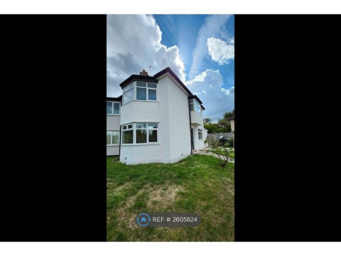 3 Bedroom Semi-Detached House To Rent In Upland Grove, Leeds, LS8