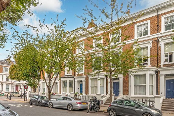 2 Bedroom Flat To Rent In Upper Addison Gardens, Holland Park, London, W14