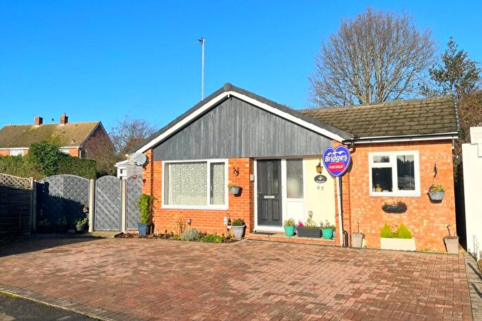 2 Bedroom Bungalow For Sale In Ewins Close, Ash, Surrey, GU12