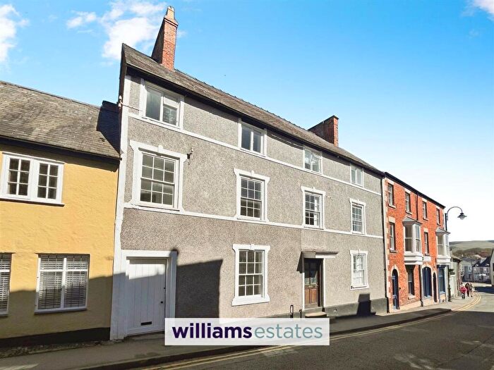 3 Bedroom Terraced House For Sale In Well Street, Ruthin, LL15