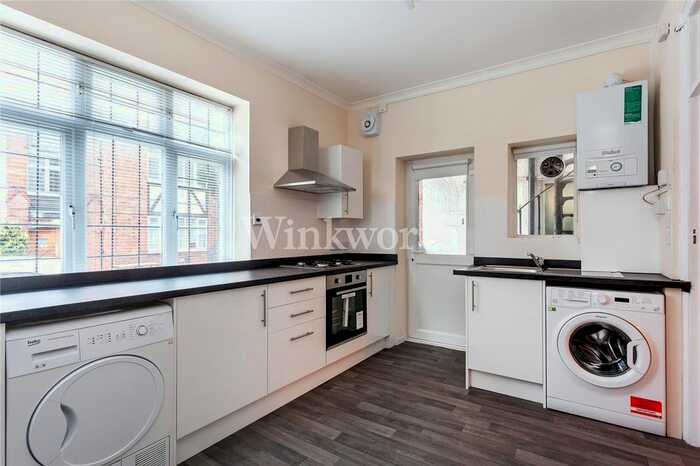 3 Bedroom Flat To Rent In Woodstock Road, London, NW11