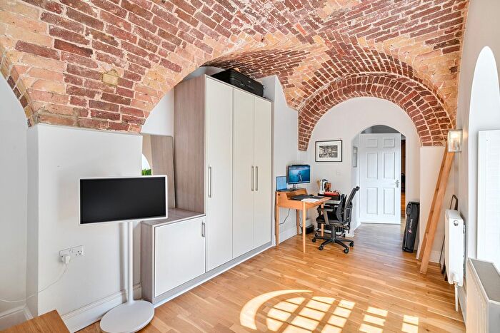 2 Bedroom Flat For Sale In Clerkenwell House, Hilda Road, Southall, UB2