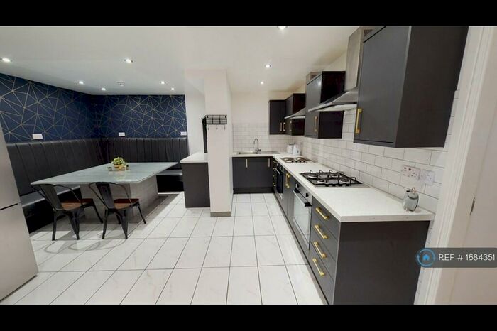 8 Bedroom Semi-Detached House To Rent In Charter Avenue, Coventry, CV4