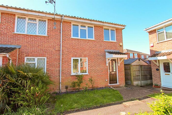 3 Bedroom End Of Terrace House To Rent In Melville Close, Ickenham, UB10