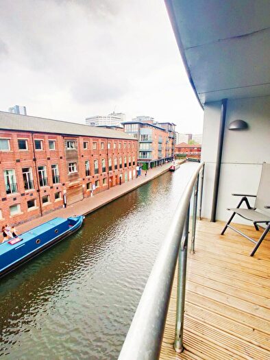 2 Bedroom Apartment To Rent In Washington Wharf, Birmingham, B1