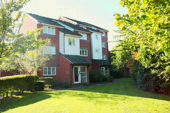 1 Bedroom Flat To Rent In Henley Drive, London, SE1