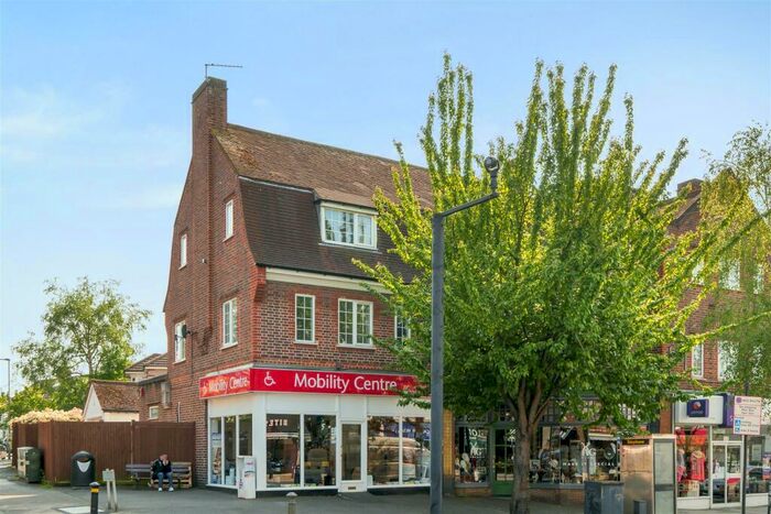 3 Bedroom Flat To Rent In High Street, West Wickham, BR4