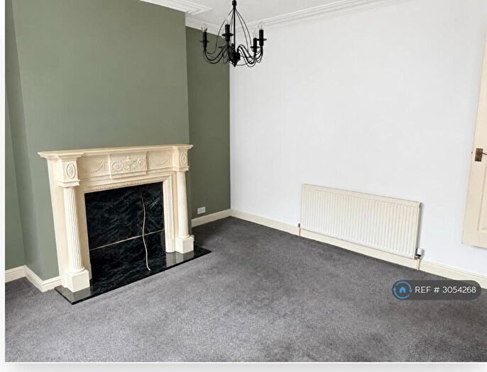 2 Bedroom Terraced House To Rent In Woodview Mount, Leeds, LS11