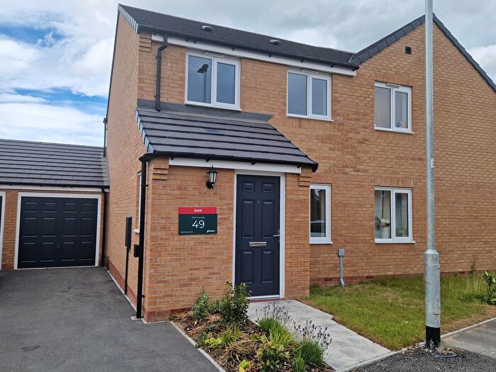 3 Bedroom Semi Detached House To Rent In Frickley Drive, South Elmsall, Pontefract, WF9