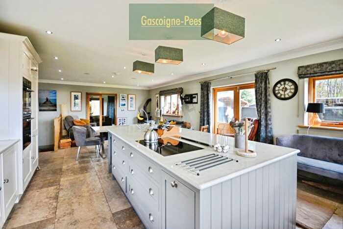 6 Bedroom Property To Rent In Winchester Road, Alton, GU34