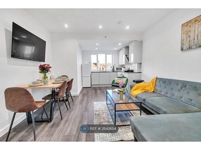 2 Bedroom Flat To Rent In Mount Road, London, NW4