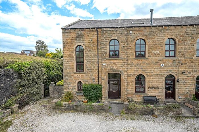 3 Bedroom Town House For Sale In Harthill Lane, Gildersome, Morley, Leeds, LS27