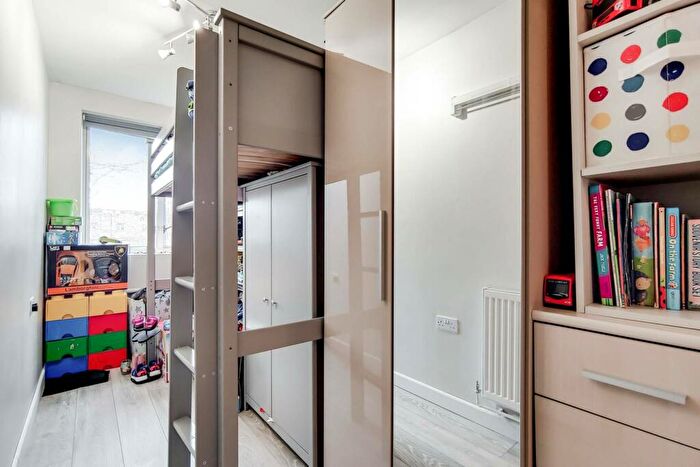 2 Bedroom Flat For Sale In O'Leary Square, Stepney, London, E1