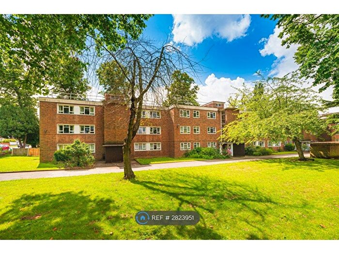 4 Bedroom Flat To Rent In Thornton Gardens, London, SW12