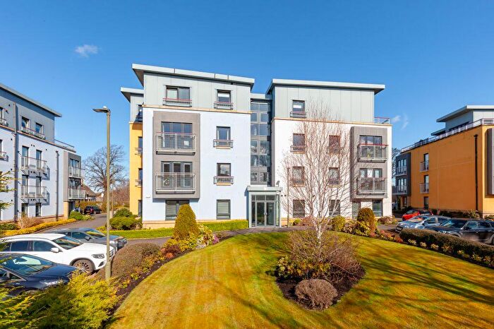 2 Bedroom Flat For Sale In Flat, Barnton Grove, Edinburgh, EH4