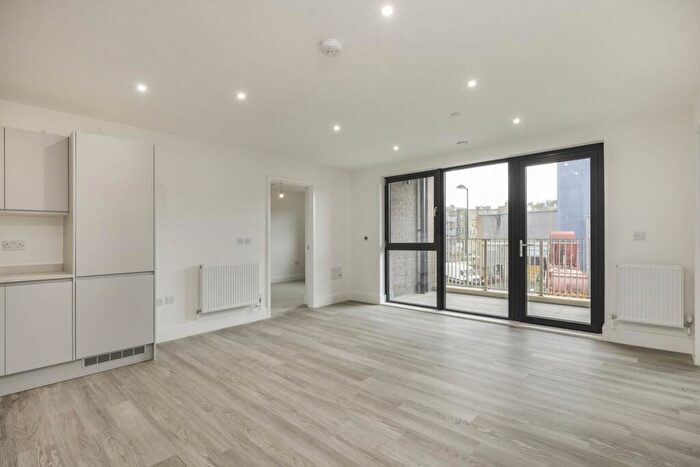 2 Bedroom Flat To Rent In Medway Street Chatham, ME4