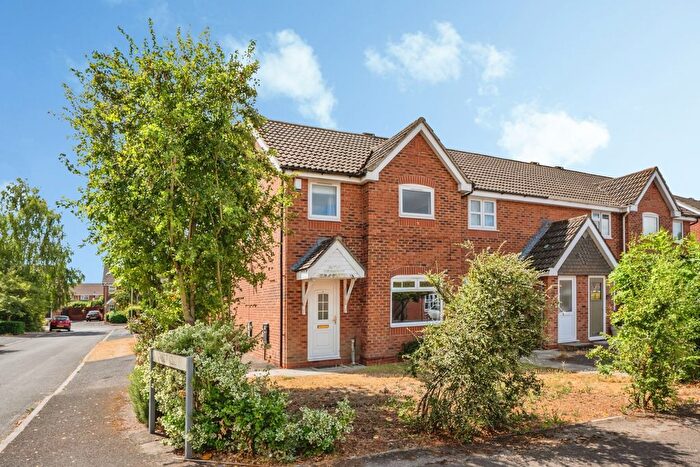 3 Bedroom Semi-Detached House For Sale In Redwood Grove, Havant, Hampshire, PO9