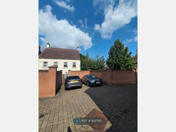 3 Bedroom Semi-Detached House To Rent In Collard Close, Swindon, SN1
