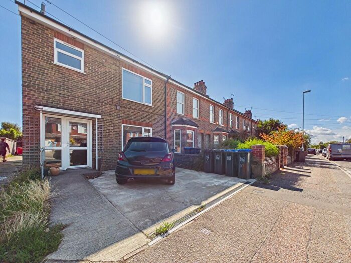 1 Bedroom Flat To Rent In Ashacre Lane, Worthing, BN13