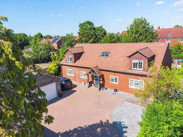 5 Bedroom Detached House For Sale In Green End Street, Aston Clinton, HP22