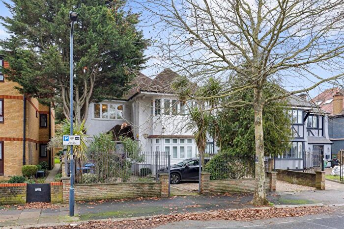 3 Bedroom Flat For Sale In Chatsworth Road, London, NW2