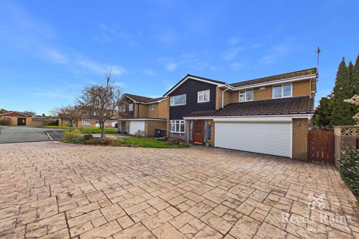 4 Bedroom Detached House For Sale In Thirlmere Close, Holmes Chapel, Crewe, Cheshire, CW4