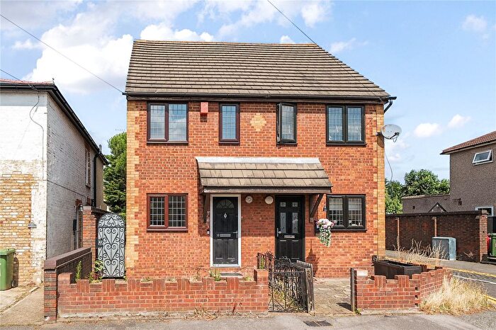 2 Bedroom Semi Detached House To Rent In Richmond Road, Romford, RM1