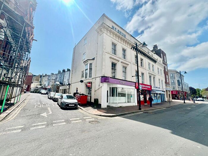 2 Bedroom Flat For Sale In Elms Road, Eastbourne, BN21