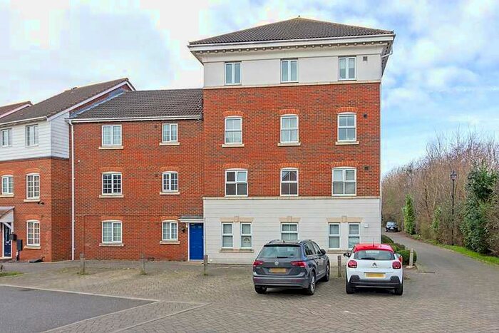 1 Bedroom Penthouse Flat To Rent In Emerald Crescent, Sittingbourne, Kent, ME10
