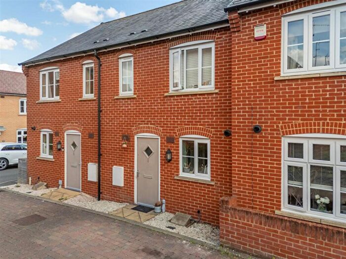 2 Bedroom Terraced House For Sale In Beeston Lane, Aylesbury, HP19