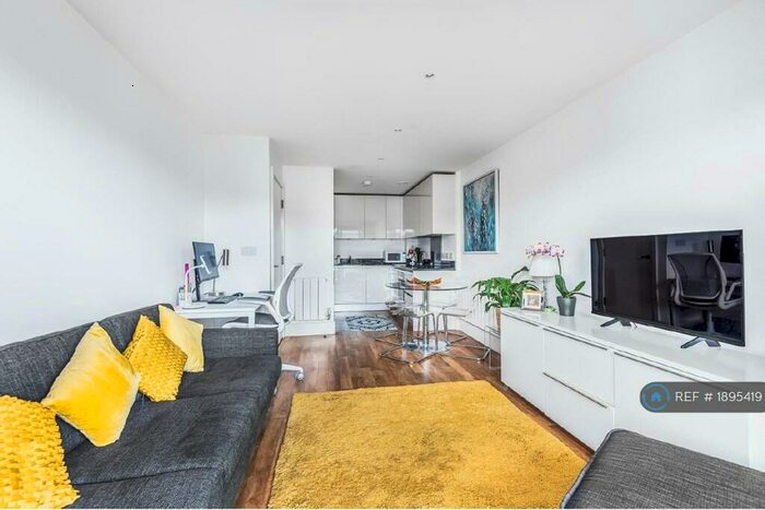 1 Bedroom Flat To Rent In Royal Carriage Mews, London, SE18